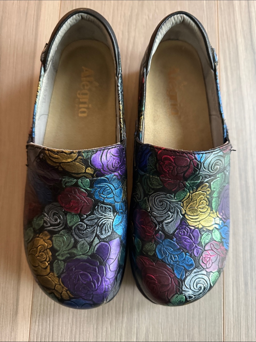 Alegria Women's Keli Embossed Rose Pattern Clogs Size 37 ( US 7 )